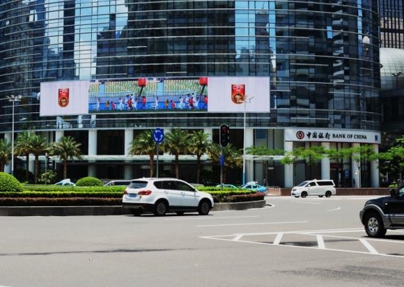 广州珠江新城雅居乐中心LED广告牌投放案例图