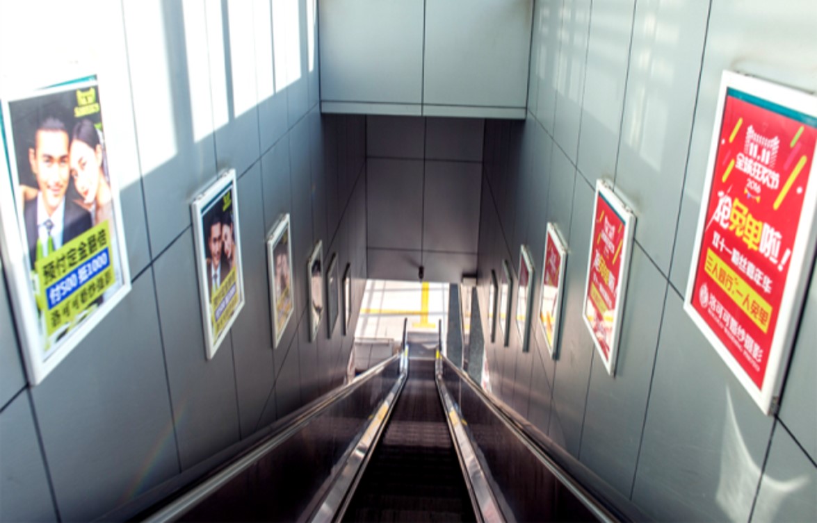 大连地铁扶梯广告